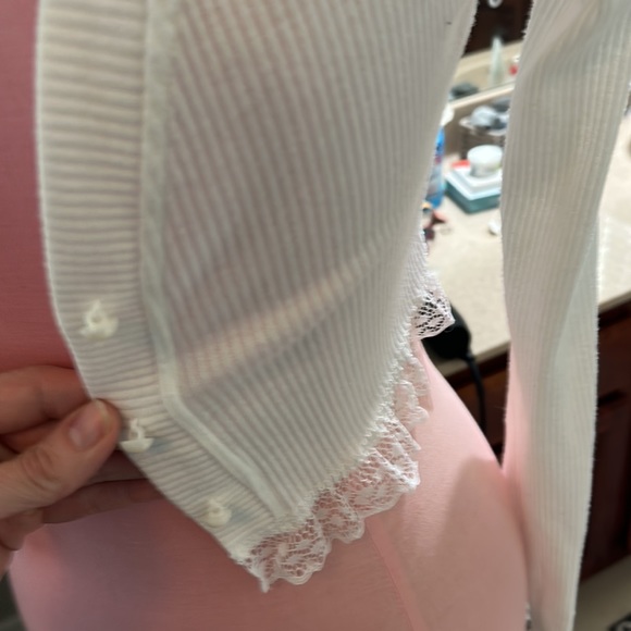 Small Lacy Crop Sweater - Picture 3 of 3